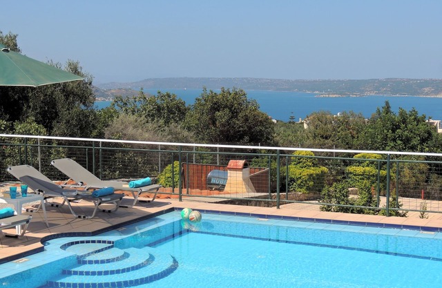 Belle villa avec piscine de 40m2 avec escalier romain et d'une vue panoramique sur la mer