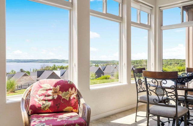 Lovely Walk-in Lake View Condo at The Majestic at Table Rock