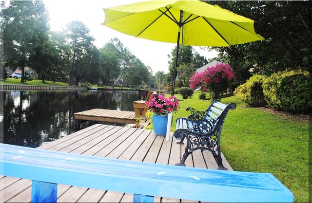 Waterfront Charming Townhouse est situé dans une communauté Golf & Waterway