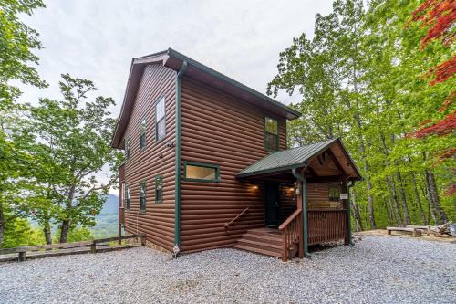Lovely Wooden Cabin with Hot-tub and Barbecue in Cleveland, Georgia