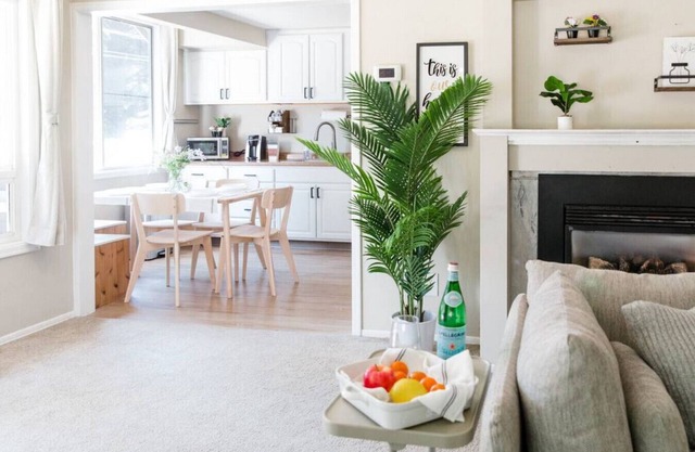 Lovely wooden home in urban walking to beach park