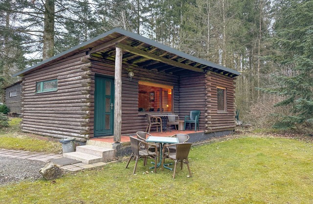 Belle maison en bois à la campagne