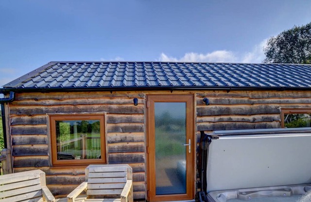 Le statut de ciel noir de cette région de Radnorshire et le bain à remous privé niché dans le platelage de Lov