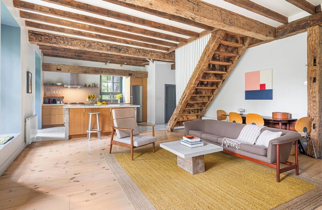 This house is a 4 bedroom(s), 3.5 bathrooms, located in Rifton, NY.