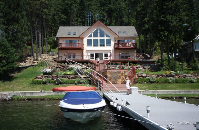 Côté ensoleillé du lac Pend Oreille - Rive basse avec quai privé, foyer, couchers de soleil!