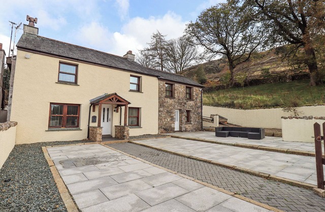 LOW BIRKER FARM, family friendly, with open fire in Eskdale Green