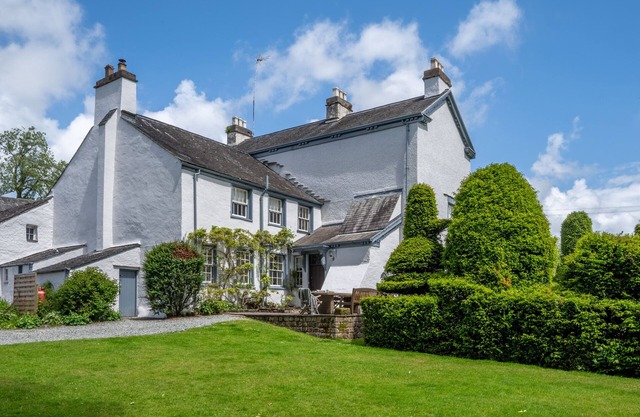LOW GRAYTHWAITE HALL, pet friendly, with pool in Hawkshead