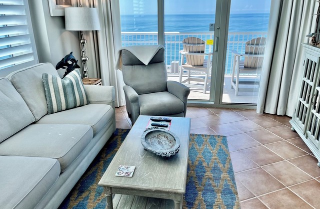 Tour de cristal 1701, E. Unité de coin Deux suites king chacune avec salle de bain privée et balcon