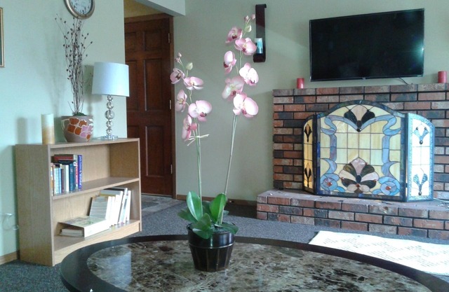 Low Monthly Rates - Home Away from Home - Cozy and Comfortable