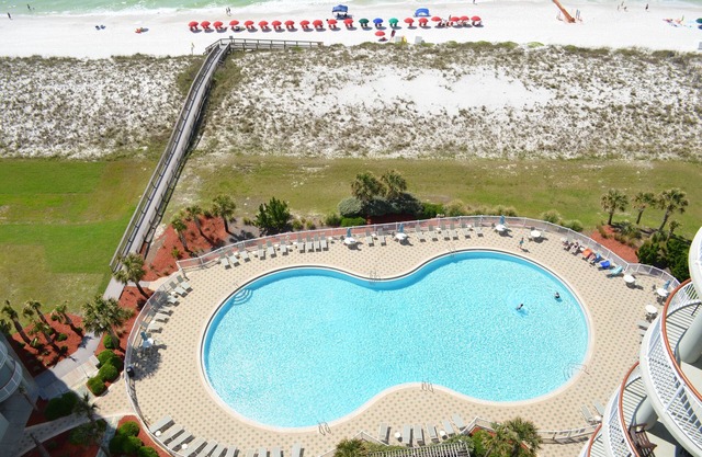 Belle Beachfront- La plus grande piscine- Service de plage fourni par le nouveau vendeur !!