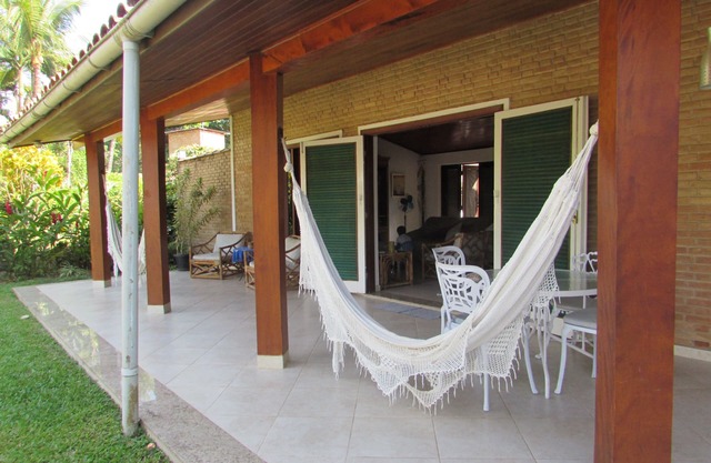 Grande maison, grande, climatisée, à 50m de la plage, 3 chambres à coucher, piscine, barbecue, Wifi