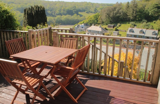 LOWENA COTTAGE, Animaux acceptés, avec un jardin à Looe, Ref 1004568