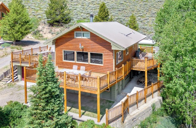 Lower Stanley Lodge: 13 personnes avec vue sur la montagne en dents de scie, grande terrasse