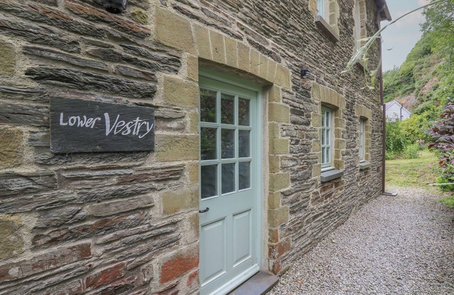 LOWER VESTRY, pet friendly, country holiday cottage in Llangrannog