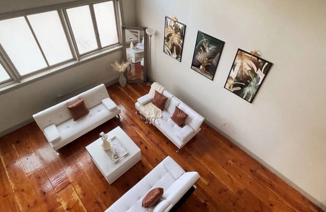 LRG 3 BD Dtown Loft Tailored to Events Sleeps 15