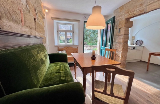 Appartement luxueux (43m2) avec de vieux murs de grès