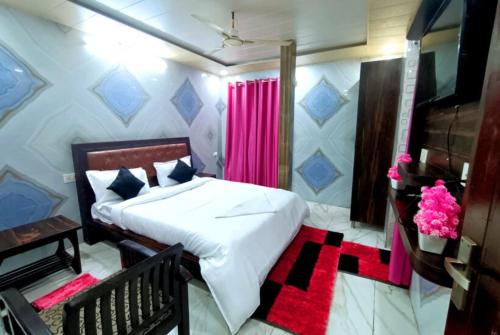 LUCKNOW HOTEL K P C Near Temple - fully Air Conditioned hotel at Prime Location - Hygiene & Spacious Room - with wifi - BEST HOTEL IN LUCKNOW