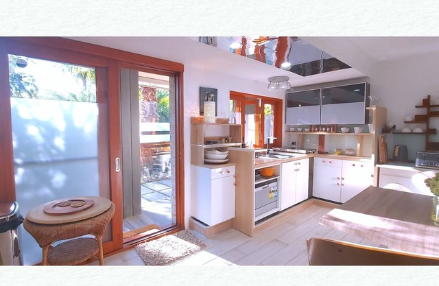 LUCKY Beach HOME! Centre of Palm Beach. Walk to Beach, Cafes, Golf Club, Jonah's