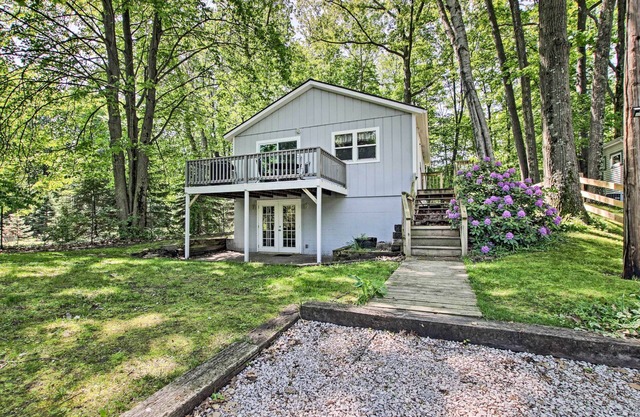NOUVEAU! Ludington Cottage w / Deck, Yard & Fire Pit!
