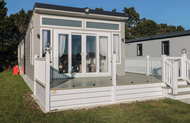 LULA LODGE, family friendly, with a garden in Eastfield