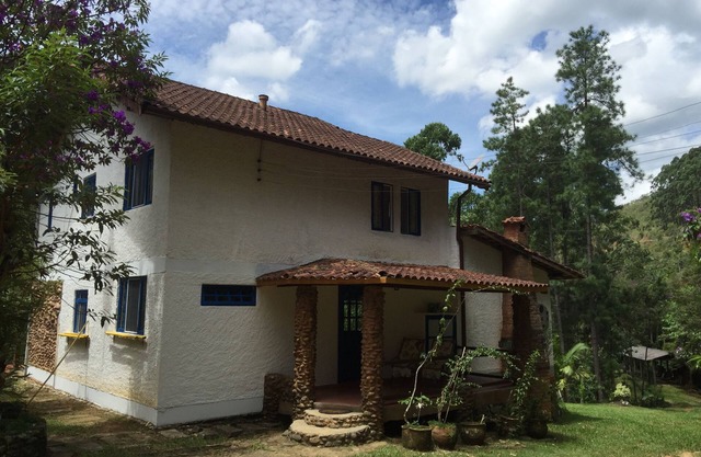 MAISON LUMIÈRE AVEC 3 CHAMBRES, 2 SÉJOURS, PISCINE PRIVÉE ET PISCINE AVEC EAU NATURELLE
