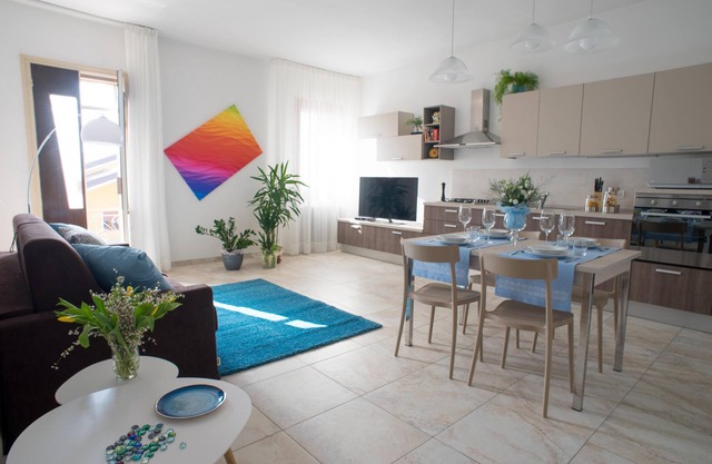 APPARTEMENT LUMINEUX, GRAND ET CONFORTABLE PRÈS DE LA MER
