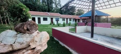 Lurastays