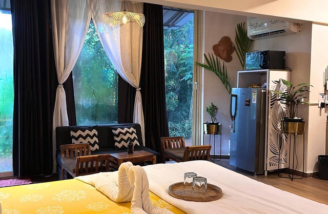 Lush by Boho Vacations- Arpora Forest Facing Studio With Swimming Pool & Kitchen