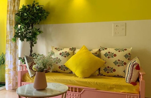 Lush & Chic 1BHK with Pool & Gym - Radiant Home