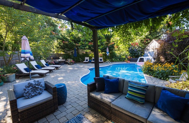Lush gardens, in-ground pool, close to Coast Guard Beach