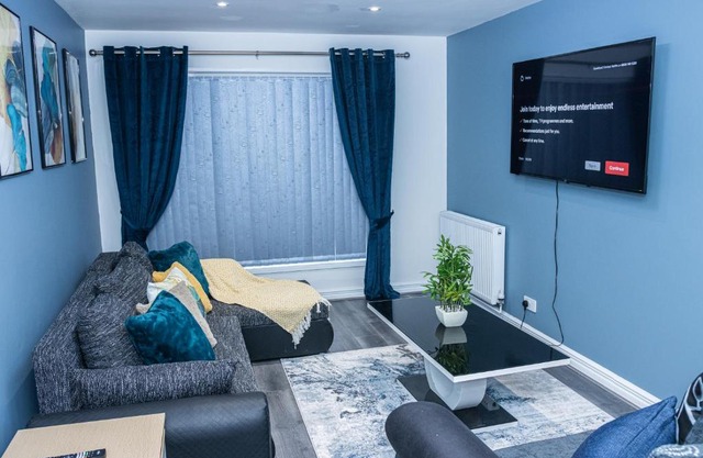 Lush Lodge -Home away in Telford, For Contractors, families, group of friends, Long Term Stays