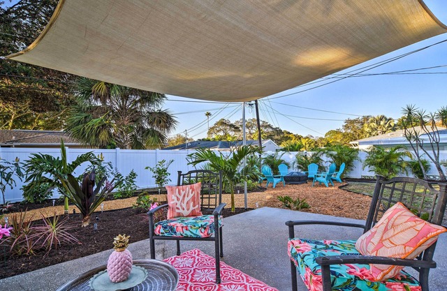 Lush Seminole ‘Surf Inn’ w/ Backyard Fire Pit!