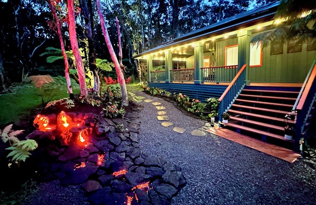Lush Volcano Retreat- Hot Tub & Lava Water Feature