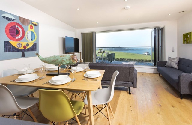 Lusty Glaze View - an apartment that sleeps 6 guests in 2 bedrooms