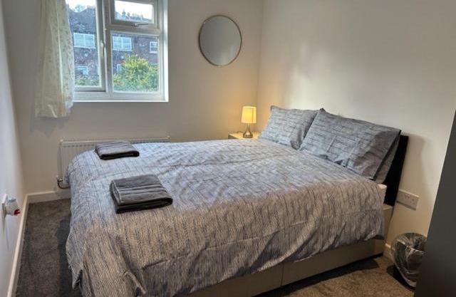 Luton Homestay - Near AIRPORT & Train Station, High Speed Internet