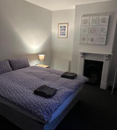 Luton Town House Near AIRPORT