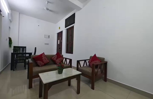 Luv- A Private Flat in White Town, Near Rock Beach