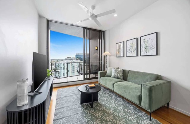 Lux 17th Floor apt. w/King Beds, Gym & Parking