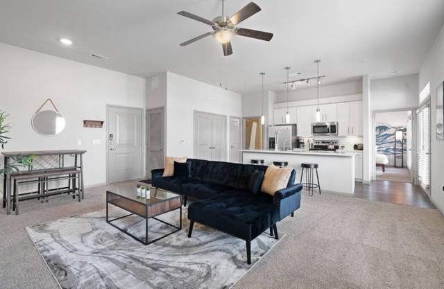 LUX 2B2B Apt Near Heart of Austin w/Pool & Parking