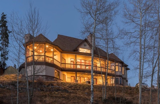 Lux 8000 SQ Ft, 9 BDR, 15 Beds, Hot Tub, Large Groups!
