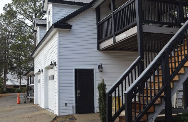 Cozy Lakeview Room for 2 Wifi & Workspace