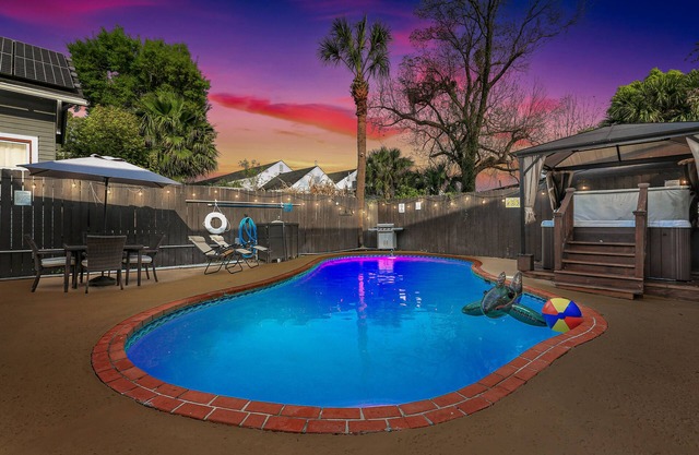 Lux Brand New! Beautiful House w/ Pool & Hot Tub