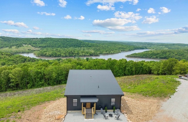 Lux Cabin with Incredible Lake Tablerock Views. Branson. Hot Tub!
