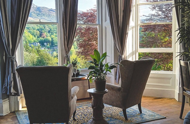 Lux double&lounge area /en suite.fab hosts/stylish interiors..incredible views