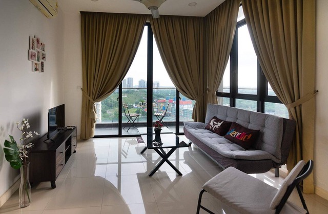Lux DPristine 3BR Home w Views, 5mins to Legoland