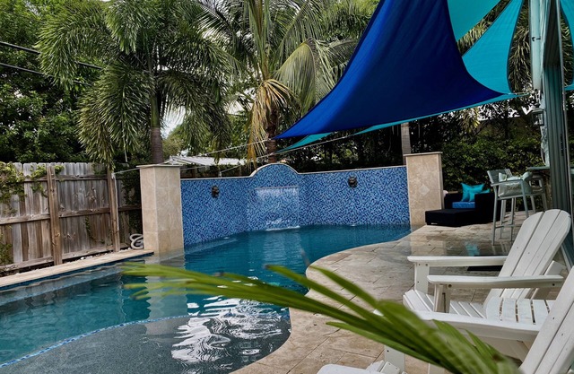 Piscine chauffée Exec 4 / 3- récemment rénovée avec espace de divertissement pour la deuxième cuisine