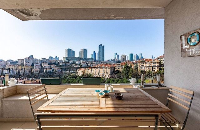 Lux Flat w Balcony in Besiktas, 5 min to Zorlu