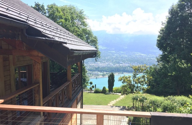 Luxueux chalet de 300m², 10 voyageurs, vue lac, plage à 5 mns