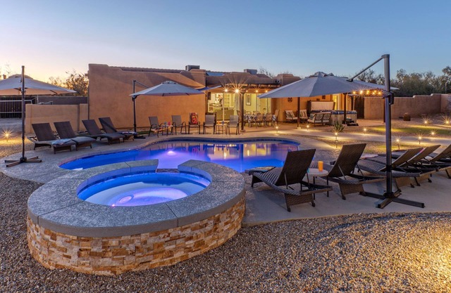 LUX 8 BR, TOUS les lits King-Sleeps 18, vues Mt, bain à remous, Putting Green, foyers, table de billard, jeux