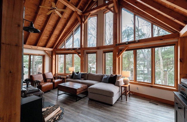 Lux Muskoka A Frame w/ Sauna & Hot Tub | Beach | Volleyball